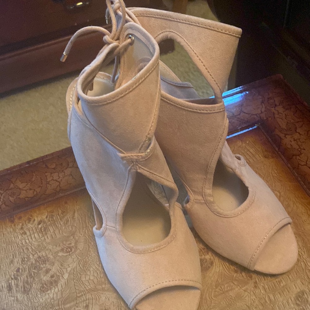 Eva Mendez Peach heeled sandals